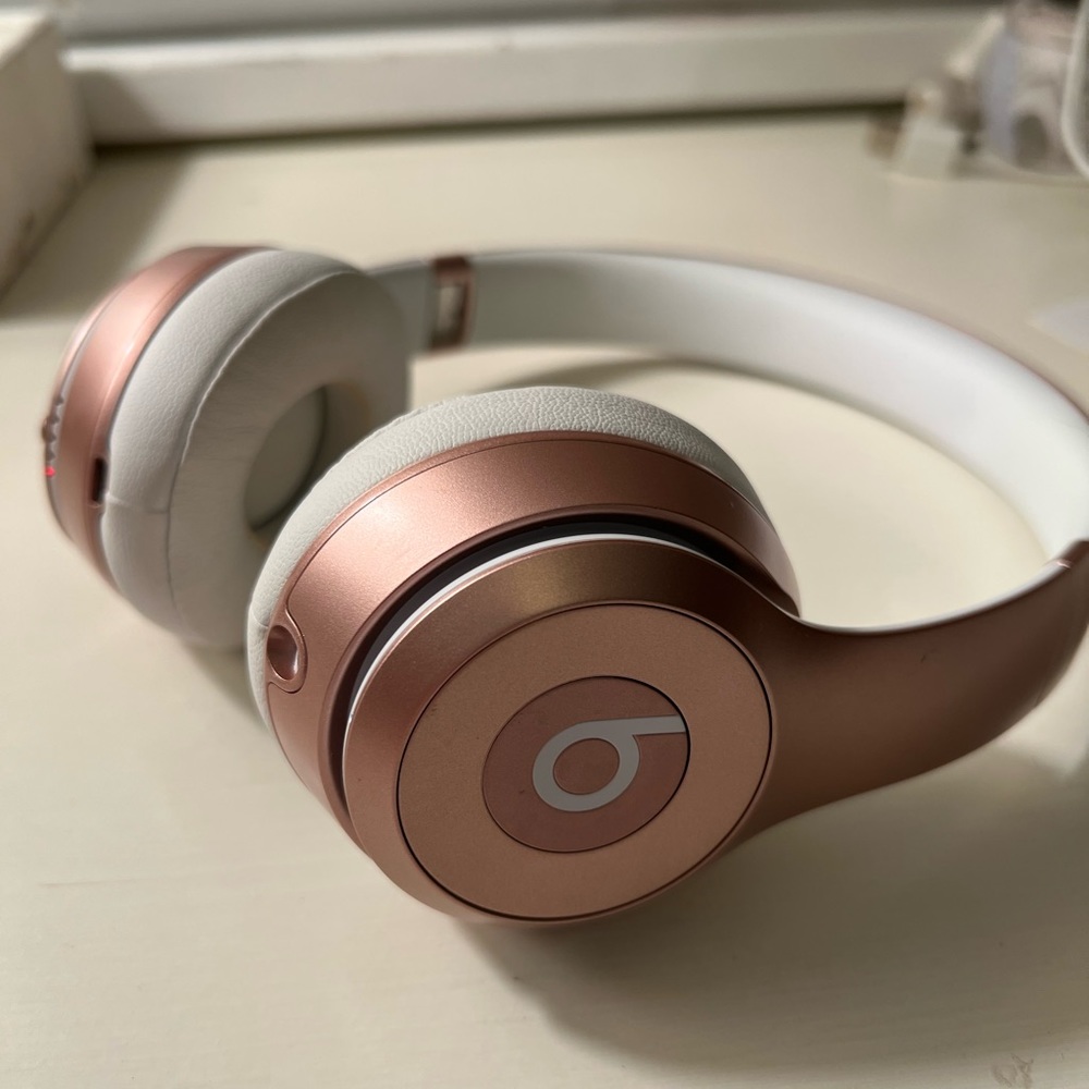 Rose Gold Beast Solo wireless 2